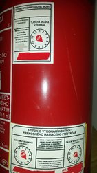 „VYHOVUJÚCA“ kontrola hasiaceho prístroja aj bez platnej tlakovej skúšky
